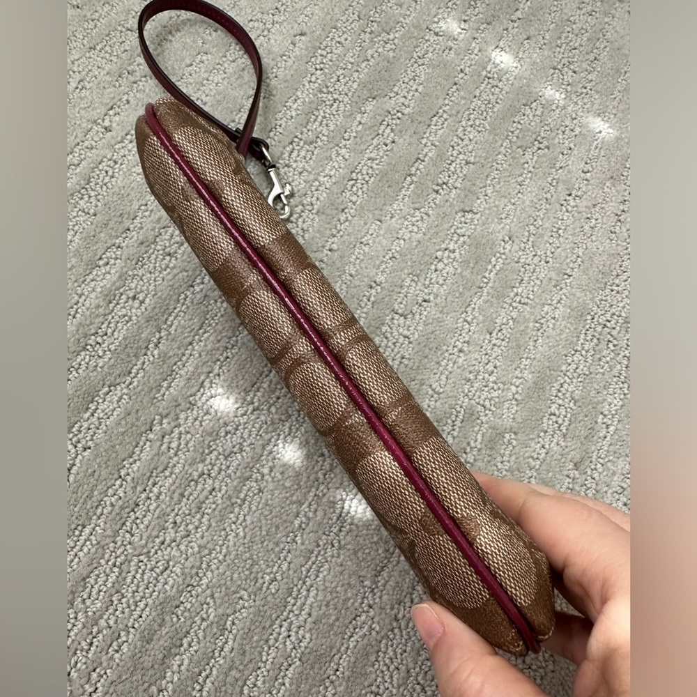 NWOT—Classic Coach wristlet/wallet - Picture 3 of 10